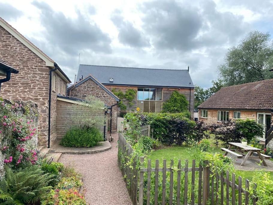 Cosy Cottage On Banks Of River Wye Foy エクステリア 写真