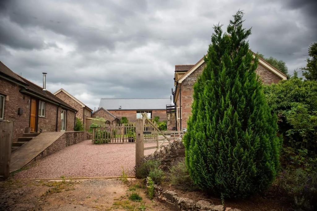 Cosy Cottage On Banks Of River Wye Foy エクステリア 写真
