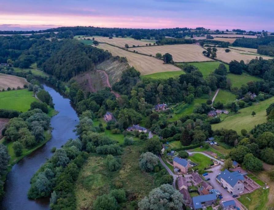 Cosy Cottage On Banks Of River Wye Foy エクステリア 写真